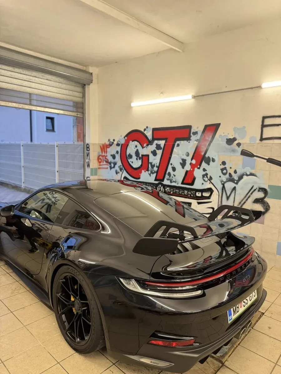 Črn Porsche 911 GT3 v studiu MYZ