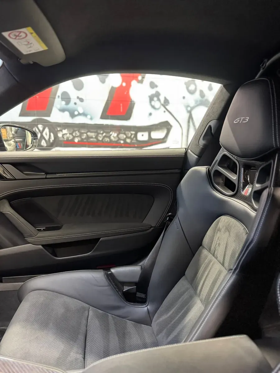 Športni sedež Porsche 911 GT3 po čiščenju